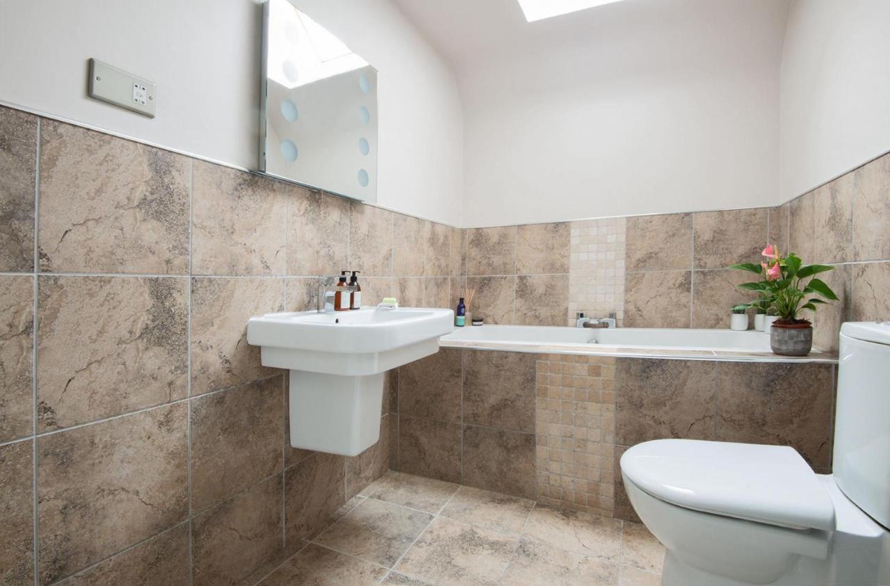 Unique 2 Bedroom In Flat Kirriemuir - Scotland Exterior foto