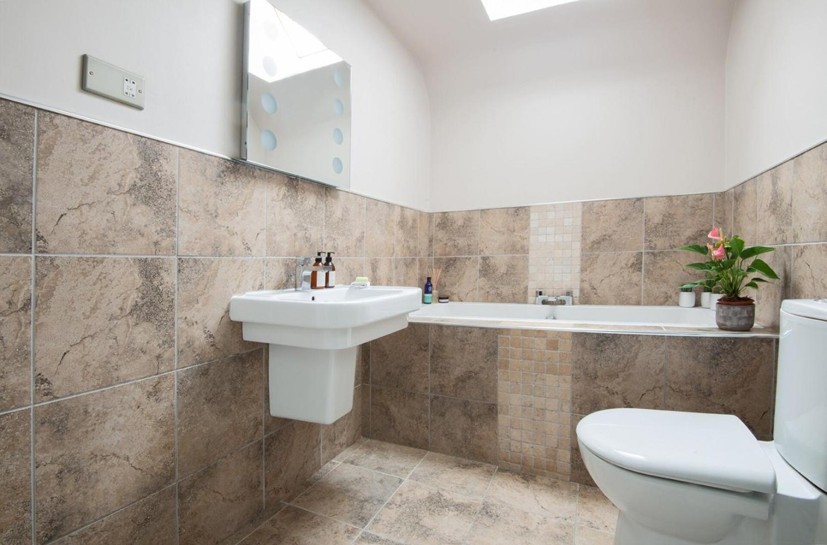 Unique 2 Bedroom In Flat Kirriemuir - Scotland Exterior foto