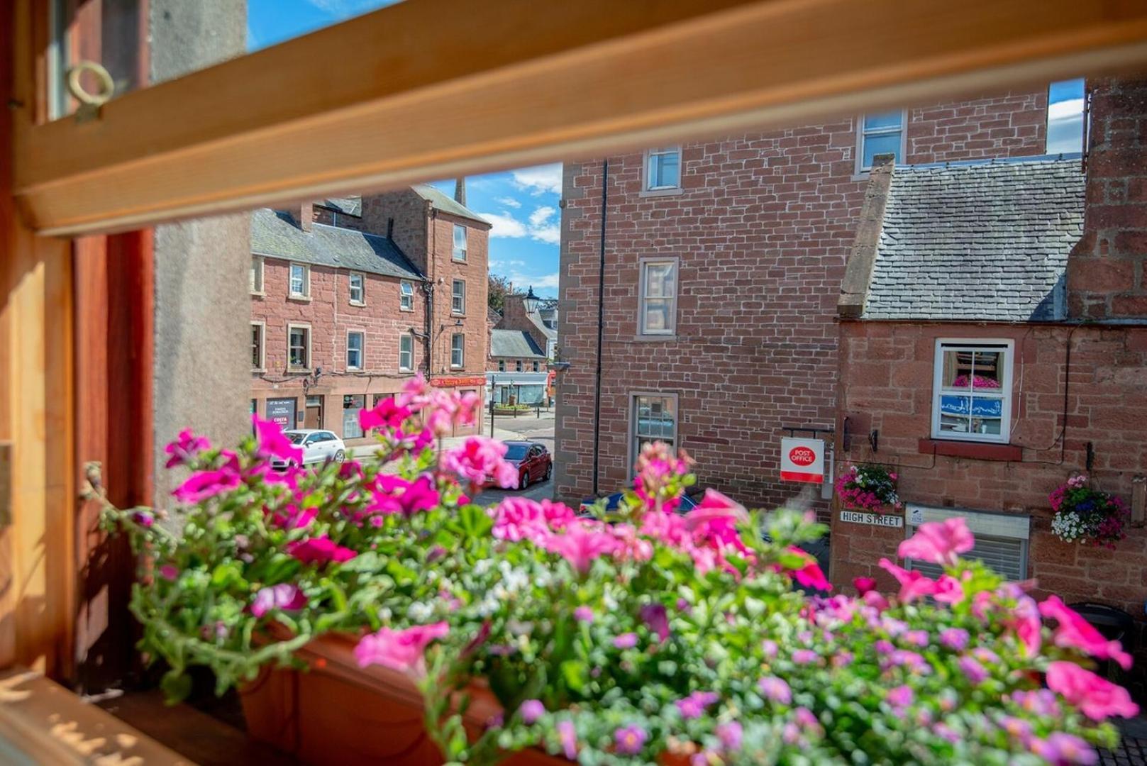 Unique 2 Bedroom In Flat Kirriemuir - Scotland Exterior foto